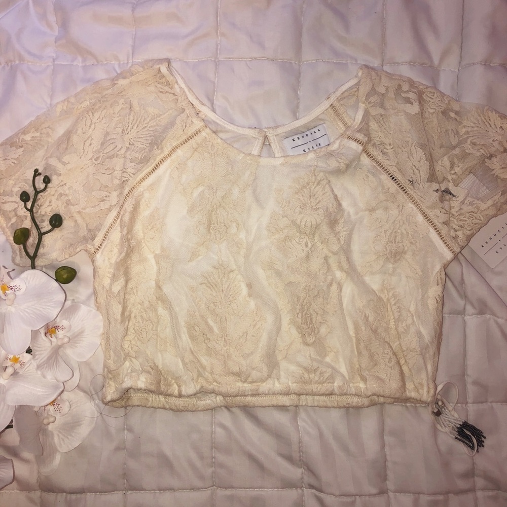 kendall&kylie off white lace crop top.